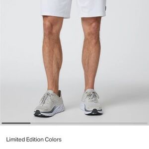 Vuori Men's White Kore Athletic Shorts NWT!!! With liner